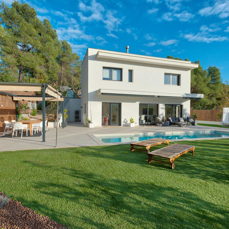 Xavi Moya Fotografía Inmobiliaria en Barcelona de una casa con piscina