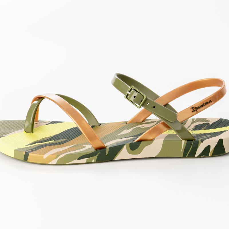 Xavi Moya Fotografía de producto en Barcelona de unas zapatillas Ipanema