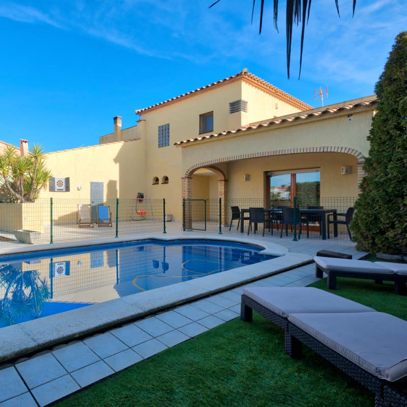 Xavi Moya Fotografía de Inmobiliaria de una casa con piscina