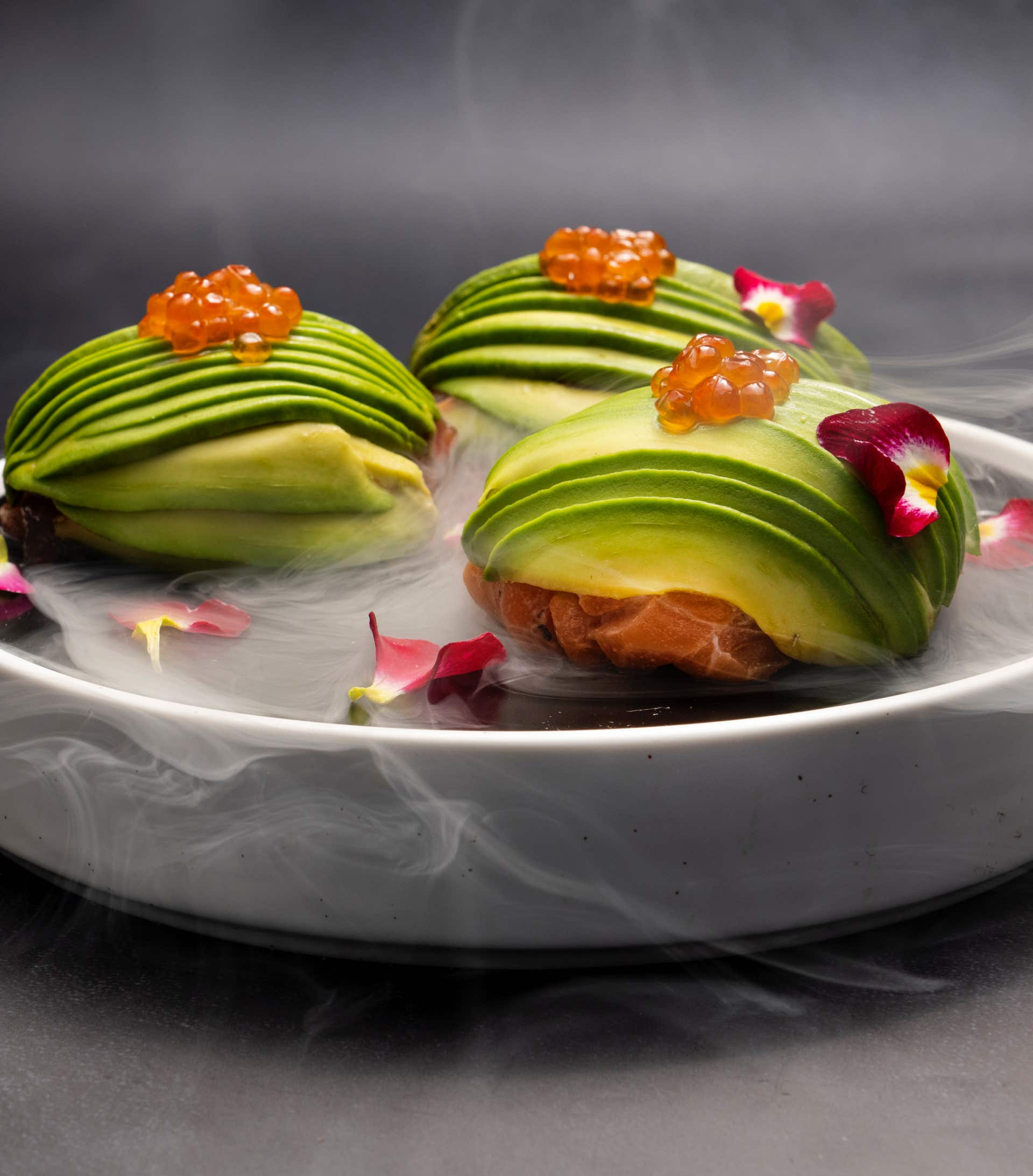 Xavi Moya Fotografía gastronómica en Barcelona de bolas de aguacate y salmón