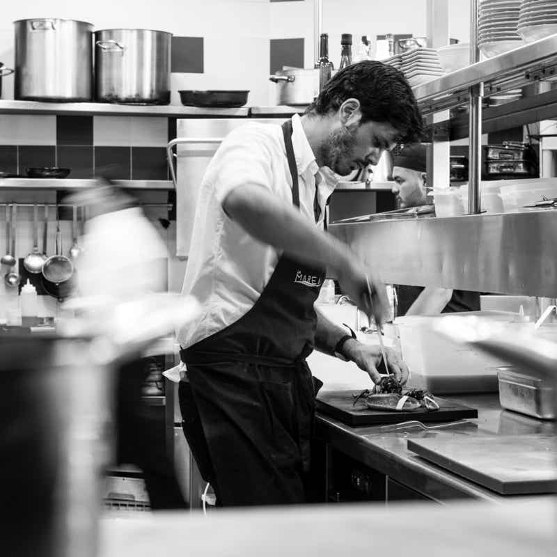 Xavi Moya Fotografía corporativa industrial en Barcelona de chef en la cocina
