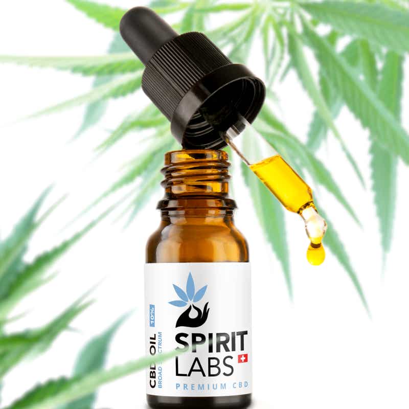 Xavi Moya Fotografía ecommerce en Barcelona de un frasco de CBD