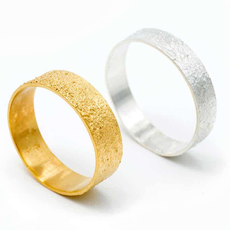 Xavi Moya Fotografía de producto en Barcelona de unas alianzas de boda