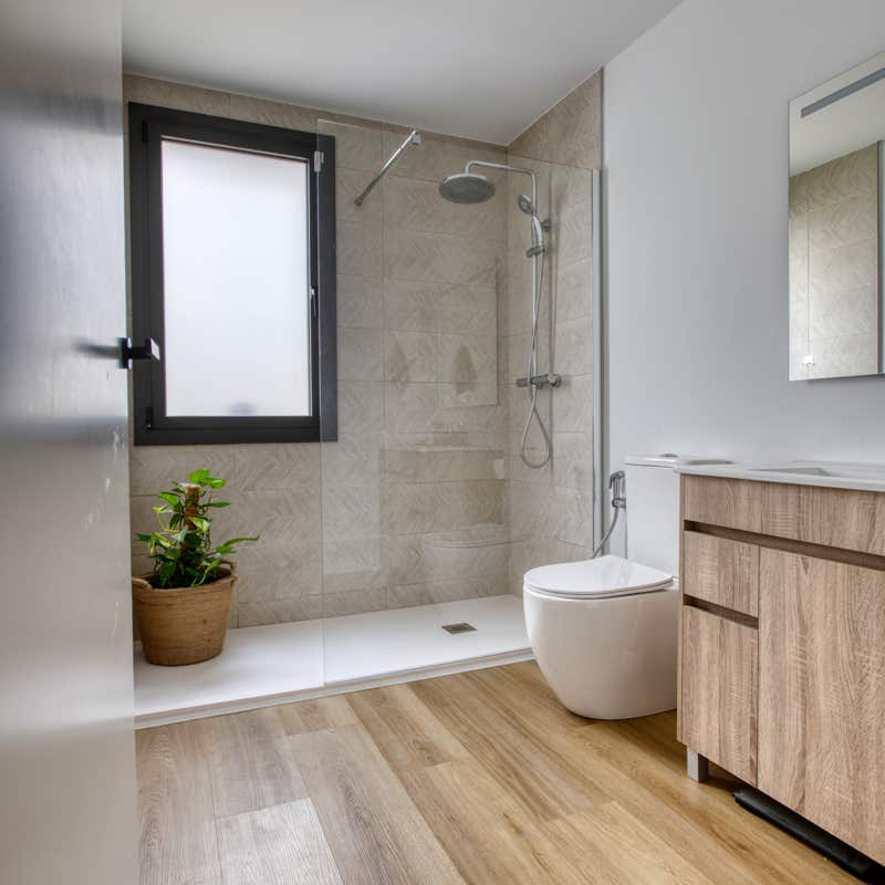Xavi Moya Fotografía inmobiliaria de baño moderno en casa moderna
