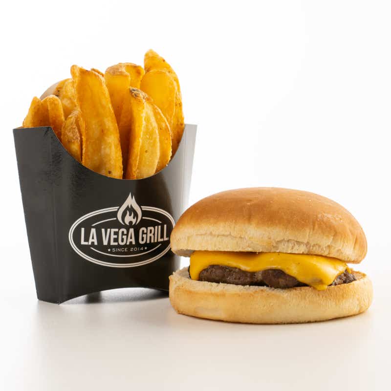 Xavi Moya Fotografía gastronómica en Barcelona de hamburguesa con queso y patatas fritas